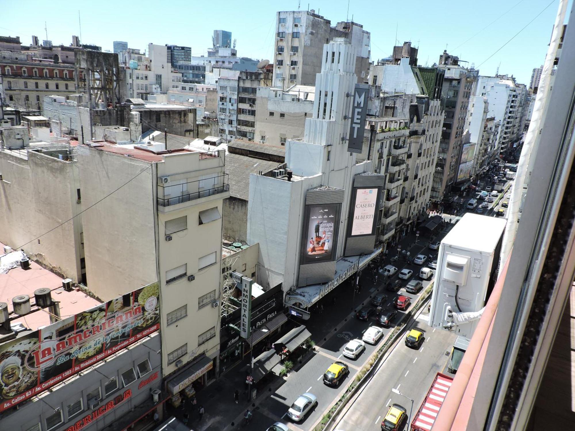 4 Ventanales Sobre La Avenida Corrientes Apartment บัวโนสไอเรส ภายนอก รูปภาพ