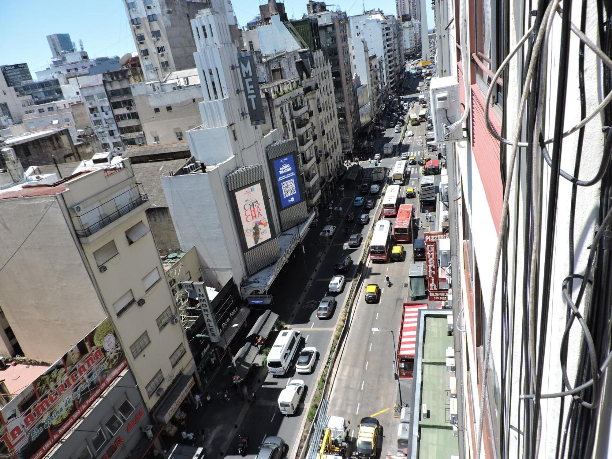 4 Ventanales Sobre La Avenida Corrientes Apartment บัวโนสไอเรส ภายนอก รูปภาพ